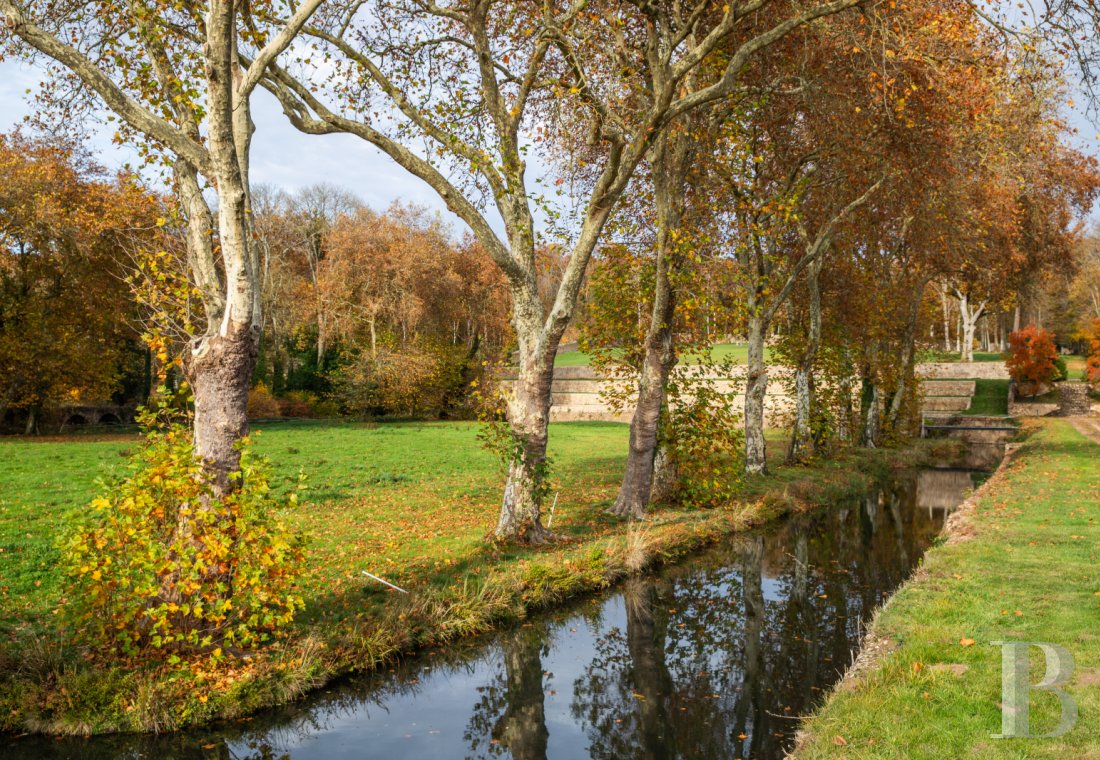 En Eure-et-Loire, à l’ouest de Chartres, un château du 17e dans un parc de 140 ha traversé par l’Eure - photo  n°37
